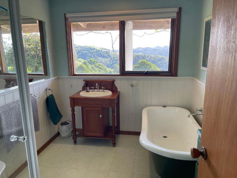 Alyeska Farm House - Phillip Island Accommodation 3