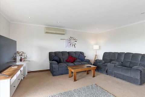 Alyeska Farm House - Phillip Island Accommodation 4
