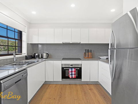 Amaroo Cres No 20 Fingal Bay Holiday Home - Phillip Island Accommodation 2