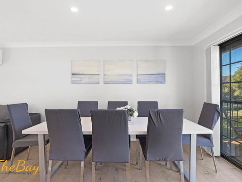 Amaroo Cres No 20 Fingal Bay Holiday Home - Phillip Island Accommodation 3