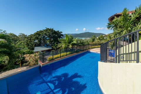 Ambience Of Airlie - Airlie Beach - Phillip Island Accommodation 4