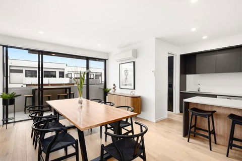 Anchorage Villa - Pet Friendly Marina Townhouse By The Beach - Phillip Island Accommodation 4