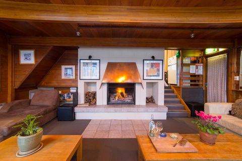 Aneeki Ski Lodge - Phillip Island Accommodation 0