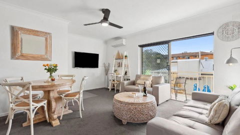 Apartment Awesome Location, Near Cafes, Restaurants, Short Stroll To The Beach - Phillip Island Accommodation 0