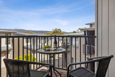 Apres 9 - Phillip Island Accommodation 0