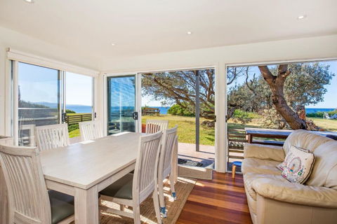 Aqua Beachfront - Pet Friendly - 2 Mins Walk To Beach - Phillip Island Accommodation 3