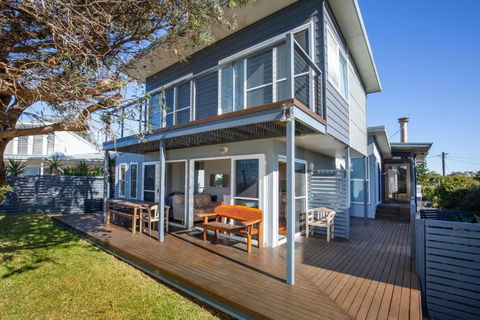 Aqua Beachfront - Pet Friendly - 2 Mins Walk To Beach - Phillip Island Accommodation 2