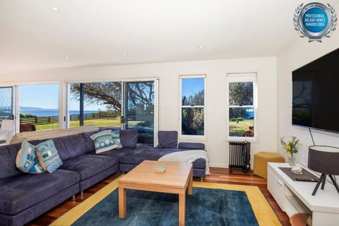 Aqua Beachfront - Pet Friendly - 2 Mins Walk To Beach - Phillip Island Accommodation 1