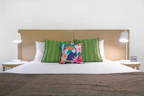 Arafura Adventure - CBD Suite With Sprawling Views - Phillip Island Accommodation 3