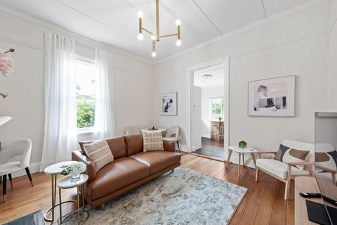 Art Deco W Modern Twist 1Bed 1Bath 1Car New Farm - Phillip Island Accommodation 0