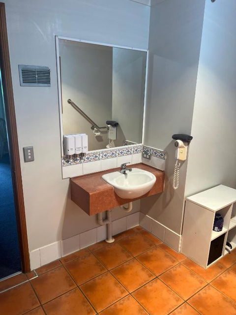 Asters On James Motor Inn - Phillip Island Accommodation 3