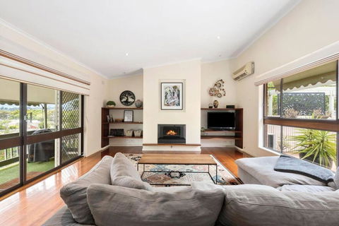 At The Hilltop - Sleeps 10 - Phillip Island Accommodation 0