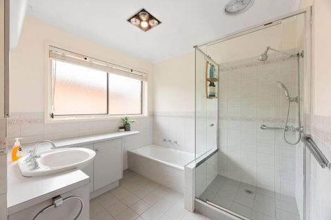 At The Hilltop - Sleeps 10 - Phillip Island Accommodation 1