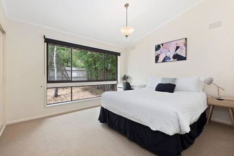 At The Hilltop - Sleeps 10 - Phillip Island Accommodation 2