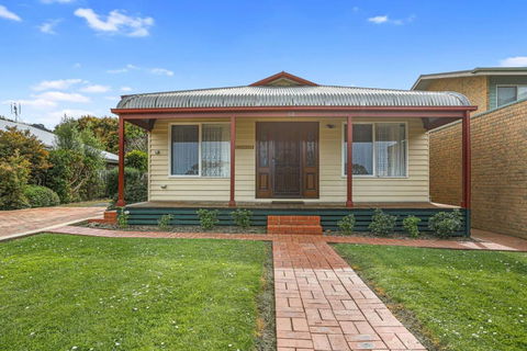 Aunty Wins - Phillip Island Accommodation 0