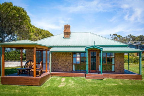 Apollo Bay Cottages- Marriners - Phillip Island Accommodation 1