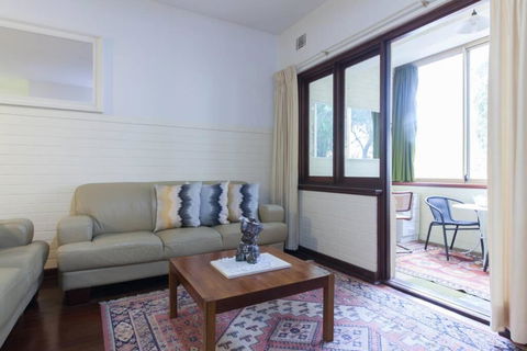 B2 Crawley Apartment 1 BRM & Sleepout Near UWA - Phillip Island Accommodation 2