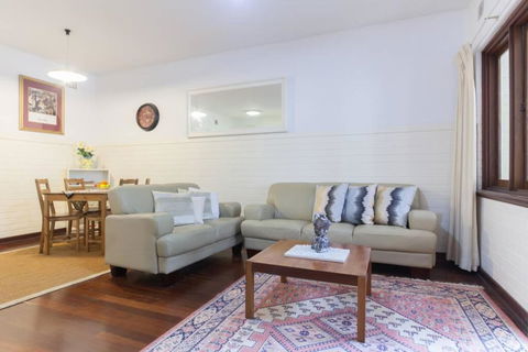 B2 Crawley Apartment 1 BRM & Sleepout Near UWA - Phillip Island Accommodation 0