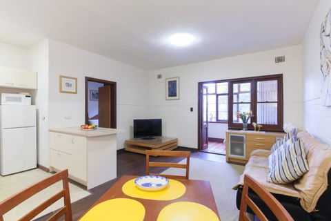 B3 Crawley Apartment 1 BRM & Sleepout Near UWA - Phillip Island Accommodation 2