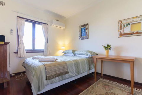 B8 Crawley Apartment 1 BRM & Sleepout Near UWA - Phillip Island Accommodation 3