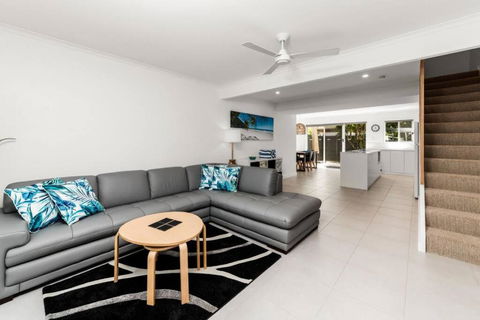BARBADOS Ultimate Laid-back Holiday - Flat Stroll To River - Phillip Island Accommodation 0