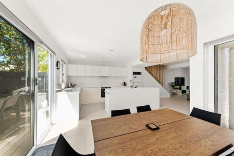 BARBADOS Ultimate Laid-back Holiday - Flat Stroll To River - Phillip Island Accommodation 2