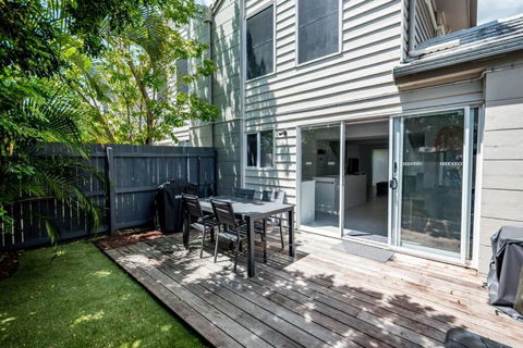 BARBADOS Ultimate Laid-back Holiday - Flat Stroll To River - Phillip Island Accommodation 3