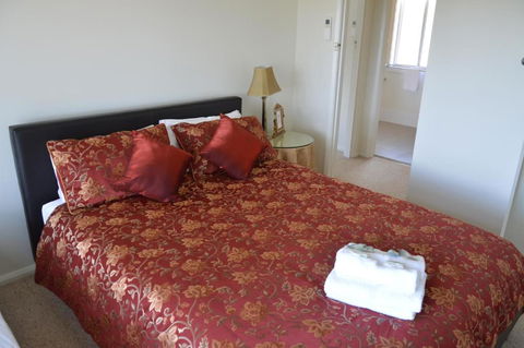 BATHURST GOLDFIELDS RESIDENCE On MOUNT PANORAMA - Phillip Island Accommodation 2