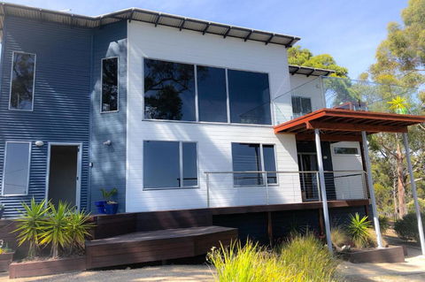 BAY OF FIRES BEACH SHACK Ocean Views From A Modern Beachhouse - Phillip Island Accommodation 0