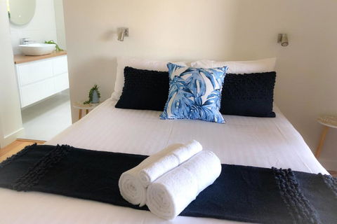 BAY OF FIRES BEACH SHACK Ocean Views From A Modern Beachhouse - Phillip Island Accommodation 1