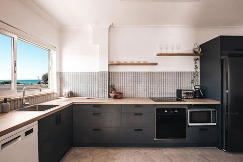 BAY PROPERTIES . Ocean Sounds - Phillip Island Accommodation 1