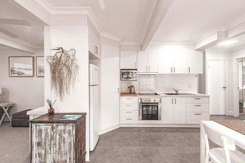 BAY PROPERTIES . Summer Salt On Main - Phillip Island Accommodation 4