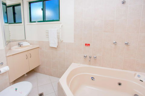 NRMA Bowen Beachfront Holiday Park - Phillip Island Accommodation 14