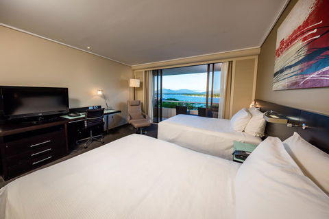 Hilton Cairns - Phillip Island Accommodation 6