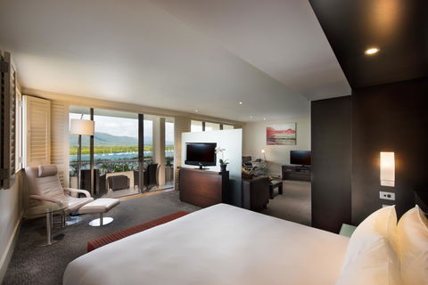 Hilton Cairns - Phillip Island Accommodation 15