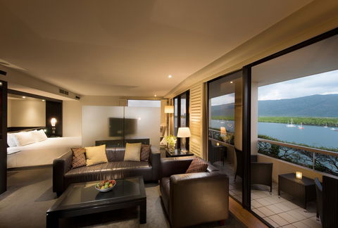 Hilton Cairns - Phillip Island Accommodation 23