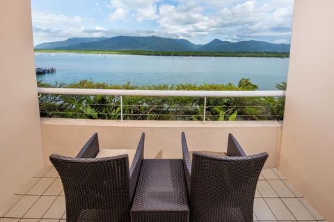 Hilton Cairns - Phillip Island Accommodation 29