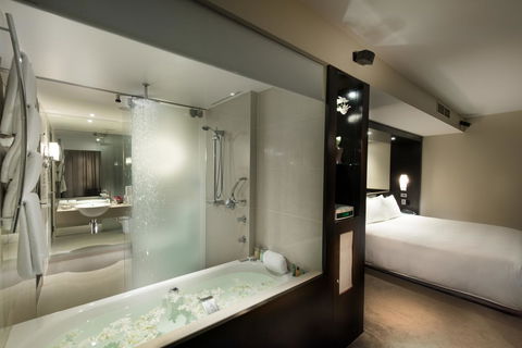 Hilton Cairns - Phillip Island Accommodation 19