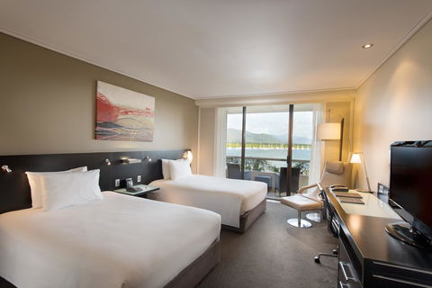 Hilton Cairns - Phillip Island Accommodation 1