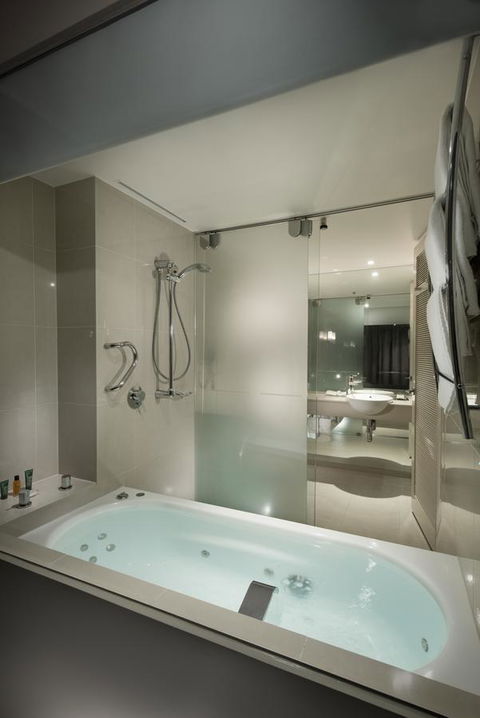 Hilton Cairns - Phillip Island Accommodation 4
