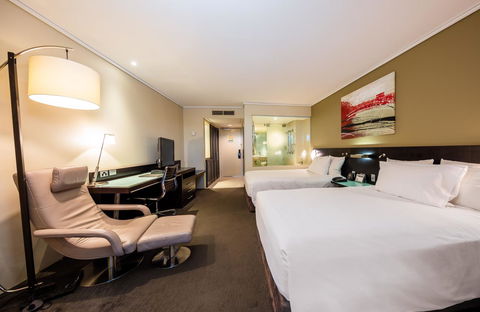 Hilton Cairns - Phillip Island Accommodation 11