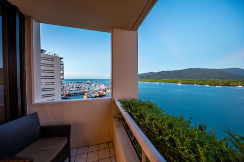 Hilton Cairns - Phillip Island Accommodation 30