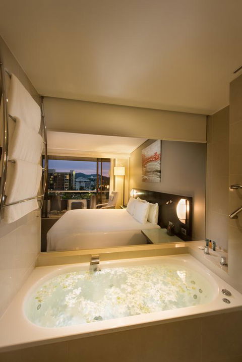 Hilton Cairns - Phillip Island Accommodation 22
