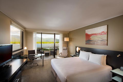 Hilton Cairns - Phillip Island Accommodation 7