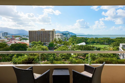 Hilton Cairns - Phillip Island Accommodation 12