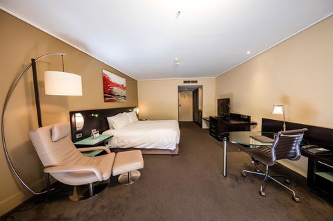 Hilton Cairns - Phillip Island Accommodation 31
