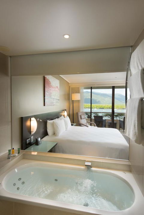 Hilton Cairns - Phillip Island Accommodation 2