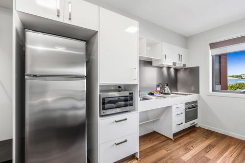 Essence Apartments Chermside - Phillip Island Accommodation 7
