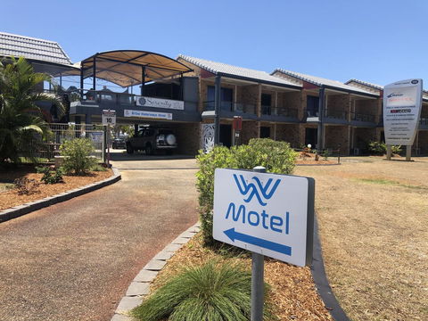 Bribie Waterways Motel - Phillip Island Accommodation 1