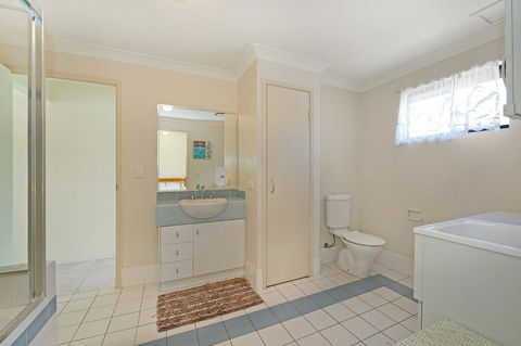 Quiet Location Across From Waterfront - South Esp, Bongaree - Phillip Island Accommodation 5